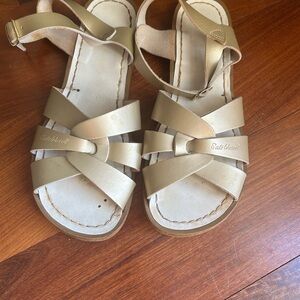 Salt Water Sandals in Metallic Size 8 Women’s